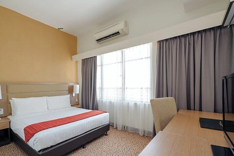 Raia & Convention Centre Terengganu 4*