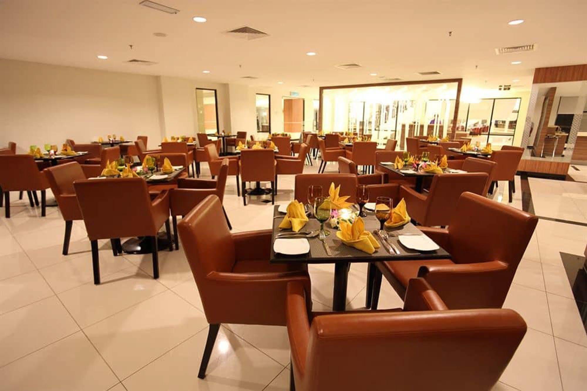 Raia & Convention Centre Terengganu 4*