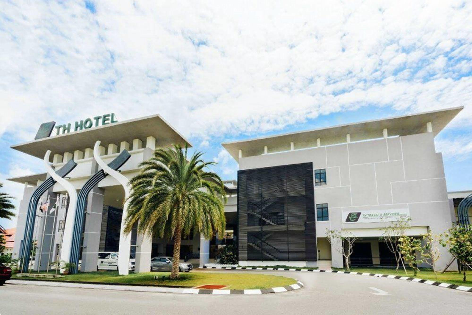 Hotel Raia & Convention Centre Terengganu 4*